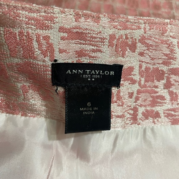 Ann Taylor Women's Geometric Square Print Skirt. Knee length, size 6 - Picture 5 of 9